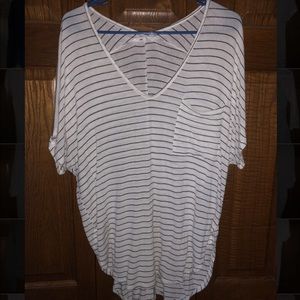 [LUSH] White v-neck with black stripes